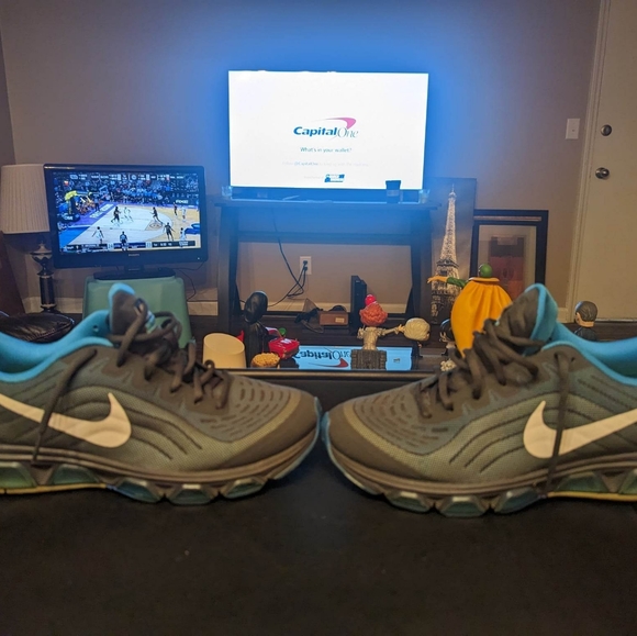 Nike - Picture 3 of 3